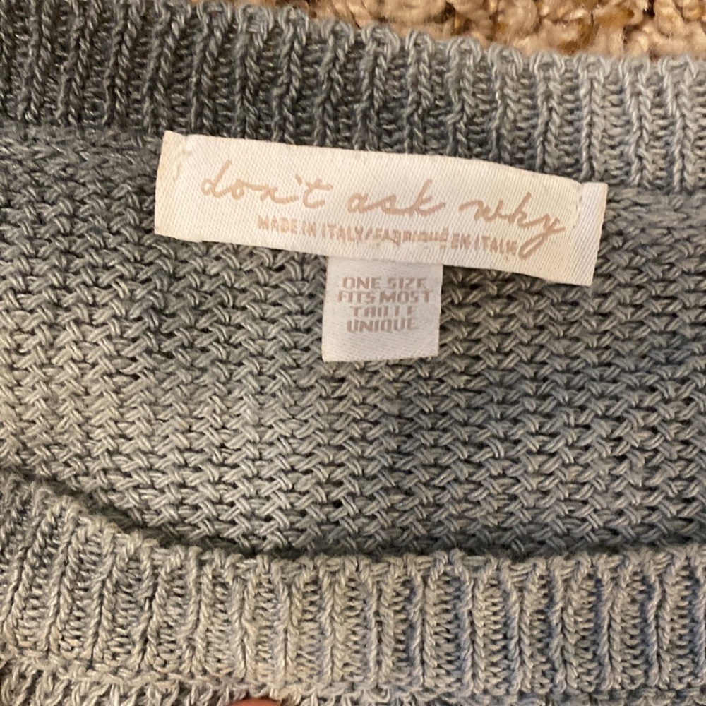 Cropped Sweater - Picture 2 of 3